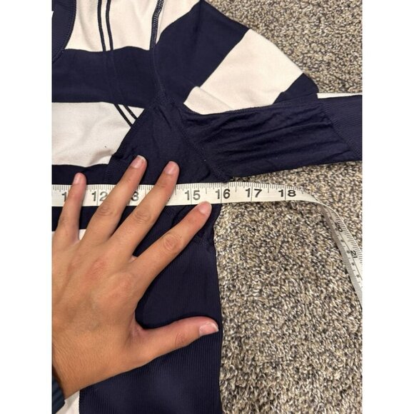 Lululemon Run: Switch Back Long Sleeve Wide Bold Stripe Size 8 EUC - Picture 4 of 4